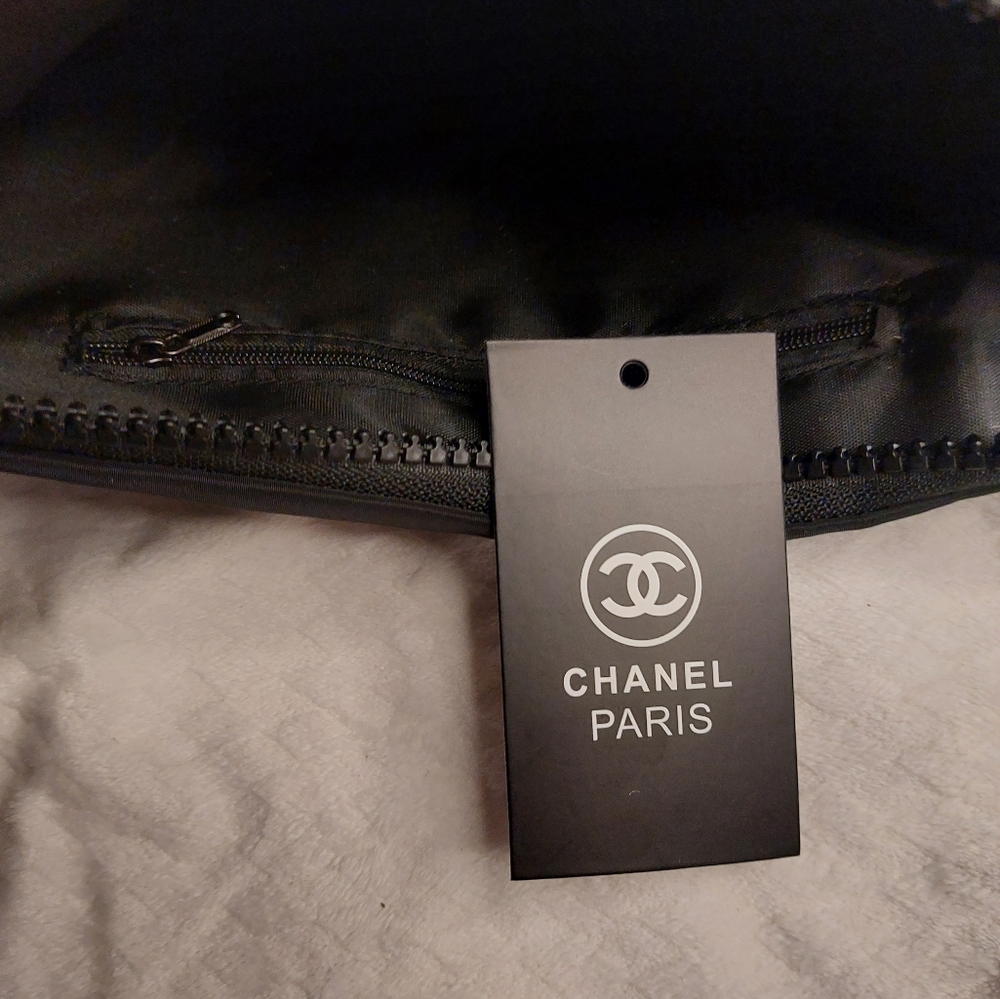 CHANEL Cream and Black Logo Protective Dust Cover - Picture 7 of 11
